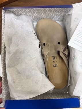Birkenstock Boston Clog in Taupe Suede